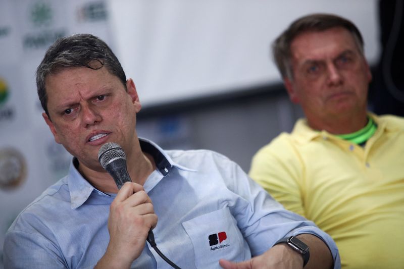 &copy; Reuters. Governador de SP, Tarcísio de Freitas, e o ex-presidente Jair Bolsonaro durante evento em Ribeirão Preto
01/05/2023
REUTERS/Carla Carniel