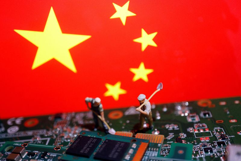 &copy; Reuters. FILE PHOTO: Worker miniatures are placed among the flag of China and printed circuit boards with semiconductor chips, in this illustration picture taken July 5, 2023. REUTERS/Florence Lo/Illustration/File Photo