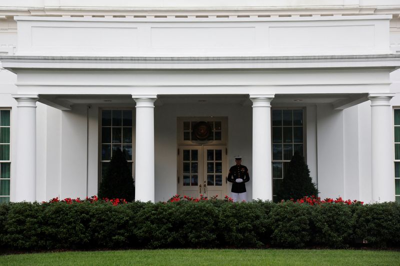 © Reuters. A general view of the West Wing of the White House, where over the Fourth of July holiday weekend cocaine was discovered in an entry area where visitors place electronics and other belongings before taking tours, in Washington, U.S. July 5, 2023.  REUTERS/Jonathan Ernst