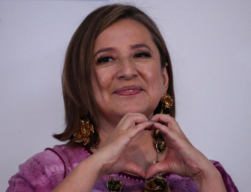 &copy; Reuters. FILE PHOTO: Mexican politician Xochitl Galvez gestures after she registered for the Frente Amplio por Mexico opposition alliance's candidacy for the 2024 presidential election, at the headquarters of the National Action Party (PAN) in Mexico City, Mexico 