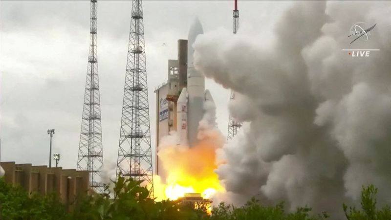 &copy; Reuters. Lançamento do foguete Ariane 5 da Arianespace, com o telescópio espacial James Webb da Nasa a bordo, a partir da Guiana Francesa em 2021
25/12/2021 NASA/NASA TV/Divulgação via REUTERS