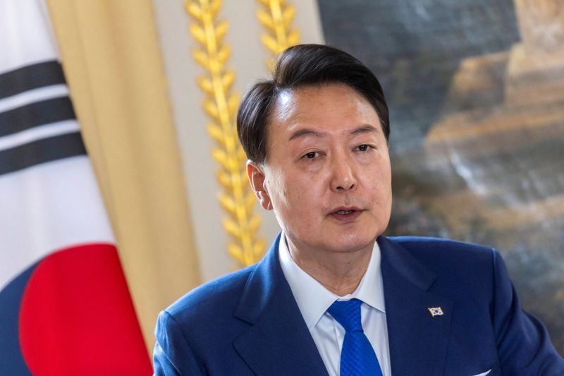 &copy; Reuters. 　７月６日、韓国の聯合ニュースは、尹錫悦大統領（写真）が来週リトアニアで開催される北大西洋条約機構（ＮＡＴＯ）首脳会合に出席すると伝えた。写真は６月、パリで代表撮影（２０