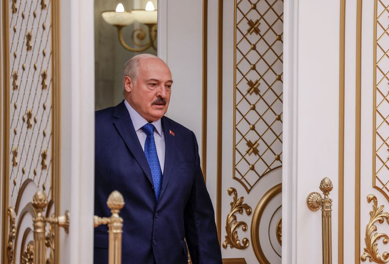 &copy; Reuters. Le président biélorusse Alexandre Loukachenko avant une conférence de presse à Minsk, en Biélorussie. /Photo prise le 6 juillet 2023/REUTERS/Maxim Shemetov