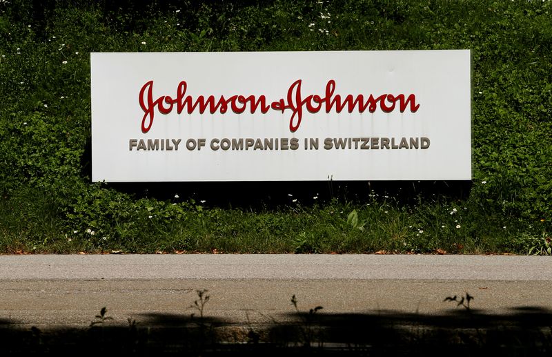 &copy; Reuters. FILE PHOTO: The logo of healthcare company Johnson & Johnson is seen in front of an office building in Zug, Switzerland July 20, 2016.     REUTERS/Arnd Wiegmann/File Photo