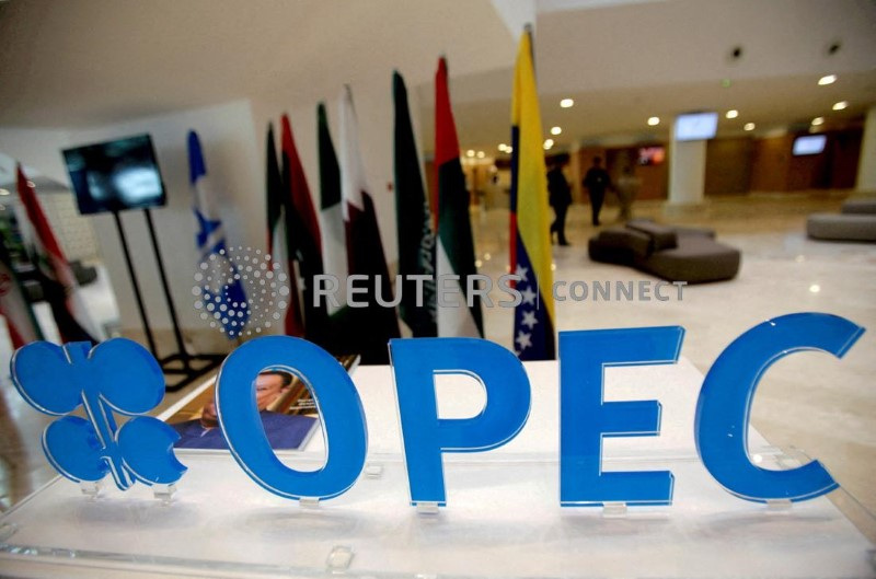 &copy; Reuters. FOTO DE ARCHIVO: El logo de la OPEP fotografiado antes de una reunión informal entre los miembros de la Organización de Países Exportadores de Petróleo (OPEP) en Argel, Argelia, 28 de septiembre de 2016. REUTERS/Ramzi Boudina/Fotografía de archivo