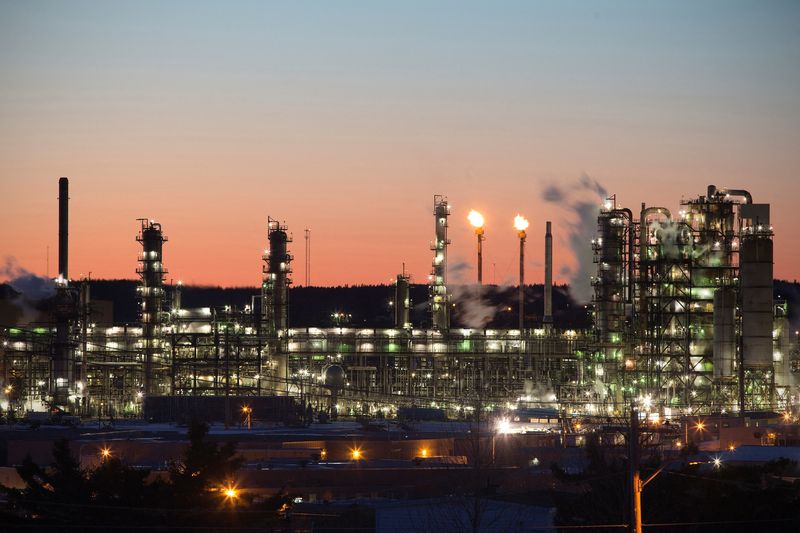 &copy; Reuters. FILE PHOTO: The Irving Oil refinery is photographed at sunset on in Saint John, New Brunswick, March 9, 2014. The refinery, built by the Irving family in 1960, is the largest refinery in Canada and is the source of nearly one in three tanks of gasoline im