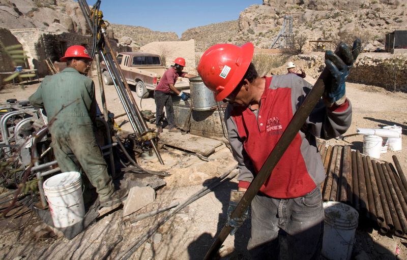 &copy; Reuters. FILE PHOTO: Miners work at the Tres Marias zinc and germanium Mine in Chihuahua, Mexico, February 28, 2008.  REUTERS/Tomas Bravo/File Photo