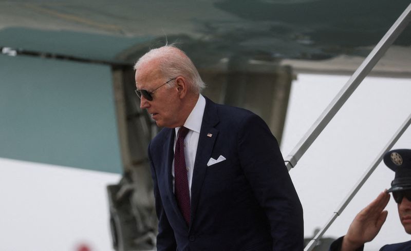 &copy; Reuters. FILE PHOTO: U.S. President Joe Biden disembarks from Air Force One as he arrives at John F. Kennedy International Airport prior to attending campaign events in New York City, U.S., June 29, 2023. REUTERS/Leah Millis/File Photo