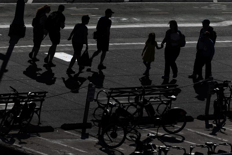 &copy; Reuters. FILE PHOTO: People walk along the water front in downtown San Francisco as the city struggles to return to its pre-pandemic downtown occupancy rate, falling behind many other major cities around the country, according to local media, in California, U.S., 