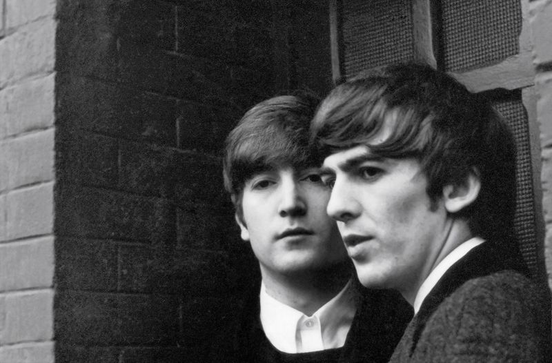 © Reuters. FILE PHOTO: John Lennon and George Harrison, of the music band The Beatles, are pictured in Paris, France, 1964 in this handout image obtained by Reuters on July 4, 2023. Photographs taken by Paul McCartney are to be part of the exhibition 'Paul McCartney Photographs 1963-64: Eyes of the Storm' at the National Portrait Gallery in London, Britain. Copyright Paul McCartney/Handout via REUTERS   