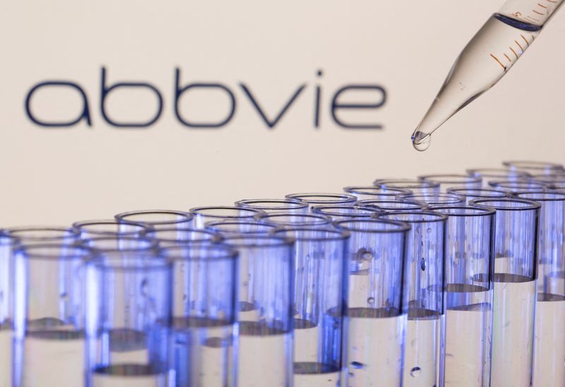 &copy; Reuters. Test tubes are seen in front of a displayed Abbvie logo in this illustration taken, May 21, 2021. REUTERS/Dado Ruvic/Illustration/File Photo