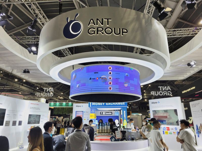 © Reuters. FILE PHOTO: A booth of Ant Group is pictured at the Singapore FinTech Festival, Singapore, November 4, 2022. REUTERS/Anshuman Daga
