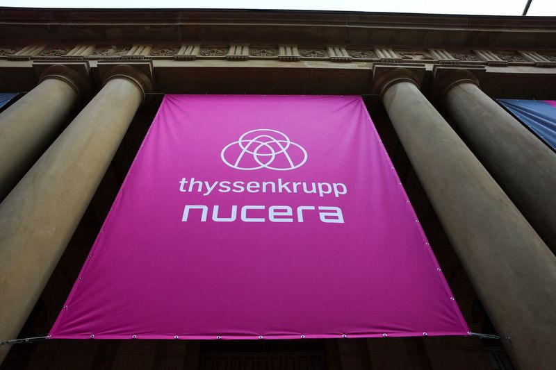 &copy; Reuters. FILE PHOTO: A banner of Thyssenkrupp Nucera is displayed outside the Frankfurt stock exchange prior to Thyssenkrupp Nucera's IPO in Frankfurt, Germany, July 7, 2023. REUTERS/Kai Pfaffenbach