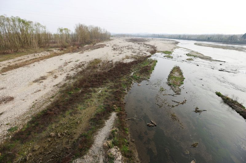 &copy; Reuters. مجرى نهر جاف فالينزا بإيطاليا  يوم 21 مارس آذار 2023. تصوير: كلوديا جريكو- رويترز.
