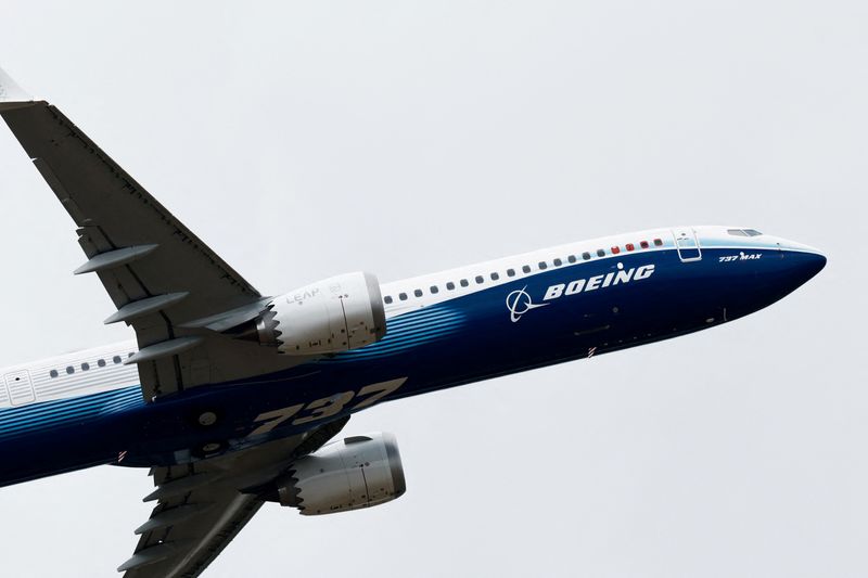 &copy; Reuters. A Boeing 737 MAX-10 performs a flying display at the 54th International Paris Airshow at Le Bourget Airport near Paris, France, June 20, 2023. REUTERS/Benoit Tessier/File Photo