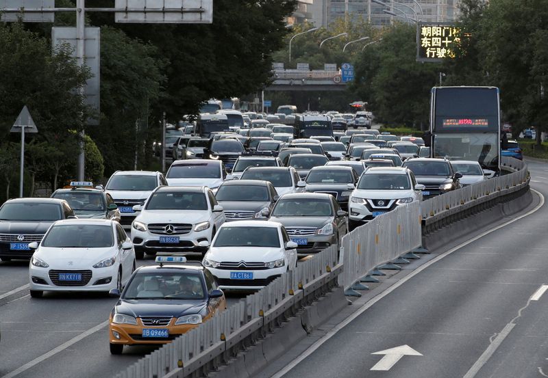 &copy; Reuters. FILE PHOTO: Cars drive on the road during the evening rush hour in Beijing, China, July 1, 2019. Picture taken July 1, 2019. REUTERS/Jason Lee/File Photo