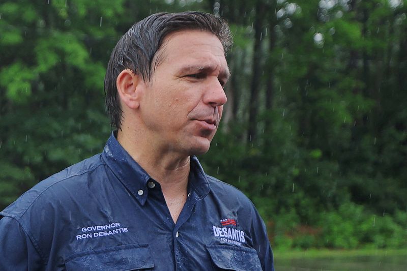 &copy; Reuters. FILE PHOTO: U.S. Republican presidential candidate Florida Governor Ron DeSantis talks to reporters after walking in the Fourth of July Parade in the rain in Merrimack, New Hampshire, U.S., July 4, 2023.     REUTERS/Brian Snyder/File Photo