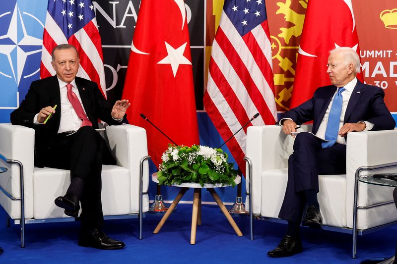 &copy; Reuters. FILE PHOTO: U.S. President Joe Biden meets with Turkish President Recep Tayyip Erdogan during the NATO summit in Madrid, Spain June 29, 2022. REUTERS/Jonathan Ernst/File Photo