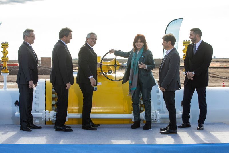 &copy; Reuters. Argentina's President Alberto Fernandez and Vice President Cristina Fernandez de Kirchner turn a valve to begin the operation of the Nestor Kirchner gas pipeline, next to the Cabinet Chief and pre-vice presidential candidate Agustin Rossi, Economy Ministe