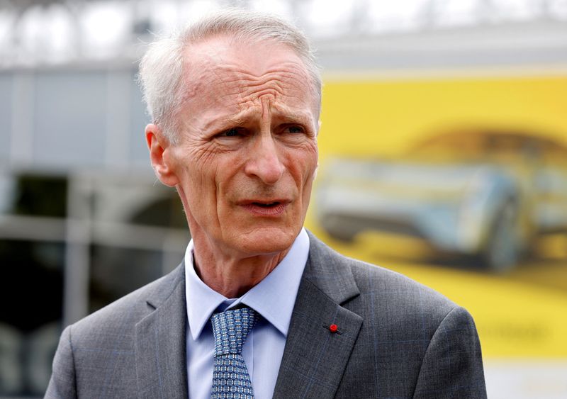 &copy; Reuters. FOTO DE ARCHIVO: El presidente de Renault, Jean-Dominique Senard, en Douai, Francia 28 de junio de 2021. REUTERS/Ludovic Marin