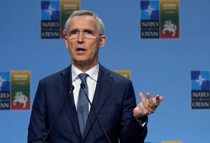 &copy; Reuters. NATO Secretary-General Jens Stoltenberg gestures during a press conference on the eve of a summit of NATO leaders, in Vilnius, Lithuania July 10, 2023. REUTERS/Ints Kalnins