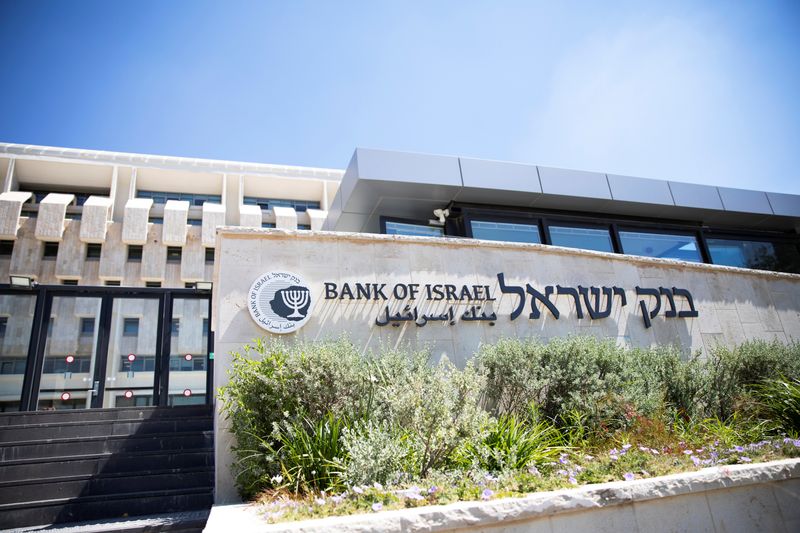 &copy; Reuters. FILE PHOTO-The Bank of Israel building is seen in Jerusalem June 16, 2020. Picture taken June 16, 2020. REUTERS/Ronen Zvulun/file photo