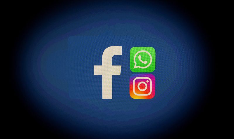 &copy; Reuters. FILE PHOTO: Facebook, Whatsapp and Instagram logos are displayed in this illustration taken October 4, 2021. REUTERS/Dado Ruvic/Illustration/File Photo