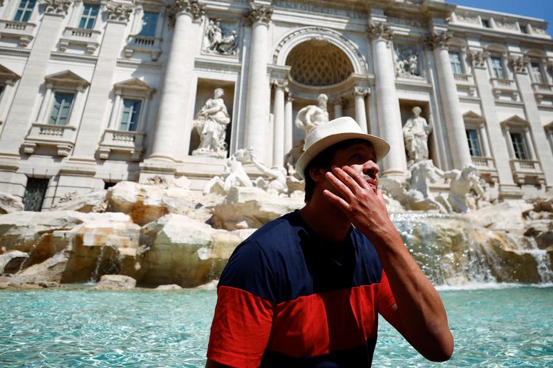 &copy; Reuters. 　７月１０日、欧州医療研究機関の研究者の調査によると、昨夏の記録的な暑さで域内の死者数が６万人を超えた可能性があるという。写真はローマで昨年７月撮影（２０２３年　ロイター