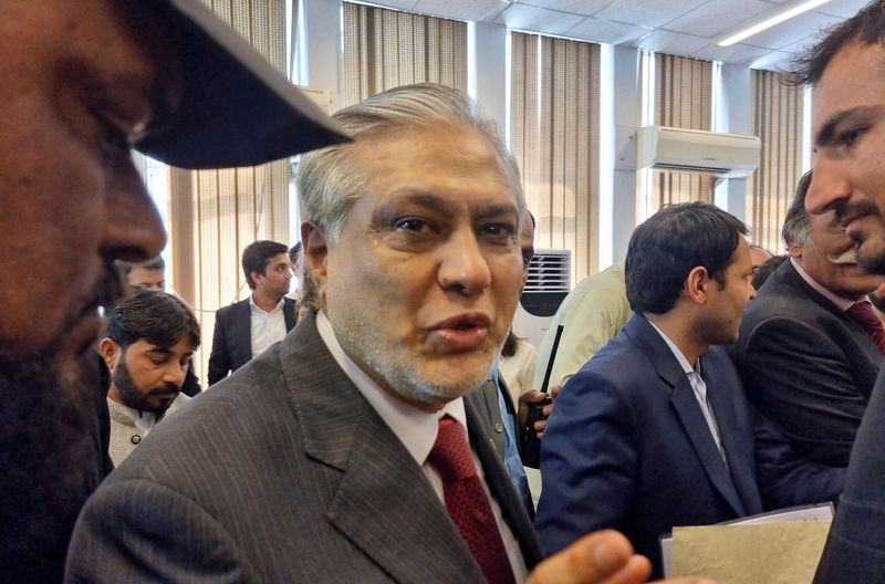 &copy; Reuters. FILE PHOTO: Pakistan's Finance Minister Ishaq Dar leaves after a post-budget press briefing for the 2023/24, in Islamabad, Pakistan June 10, 2023. REUTERS/Ariba Shahid/File Photo