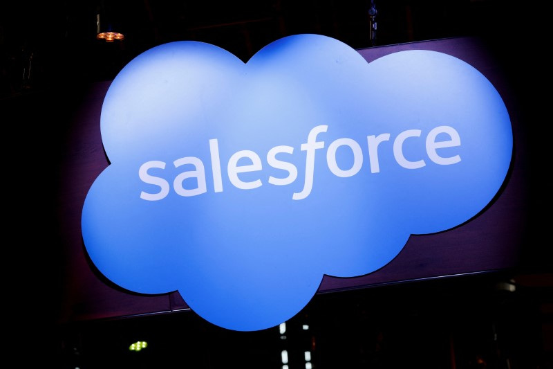 &copy; Reuters. FILE PHOTO: A logo of Salesforce is seen at its exhibition space, at the Viva Technology conference dedicated to innovation and startups at the Porte de Versailles exhibition center in Paris, France June 16, 2022. REUTERS/Benoit Tessier