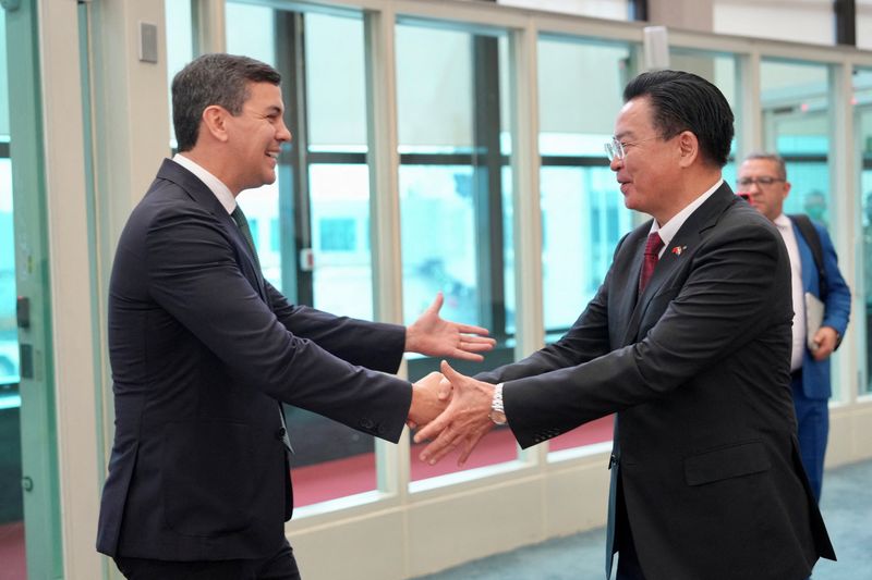 &copy; Reuters. Santiago Peña e Joseph Wu em Taoyuan, Taiwan
 11/7/2023   Divulgação via REUTERS