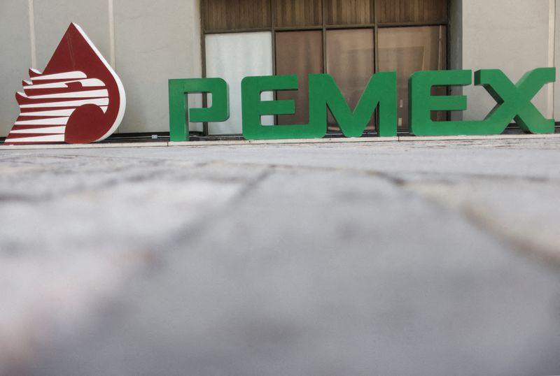 &copy; Reuters. FILE PHOTO: The logo of Petroleos Mexicanos is seen at the headquarters of state-owned oil company Pemex in Mexico City, Mexico, March 7, 2023. REUTERS/Gustavo Graf/File Photo