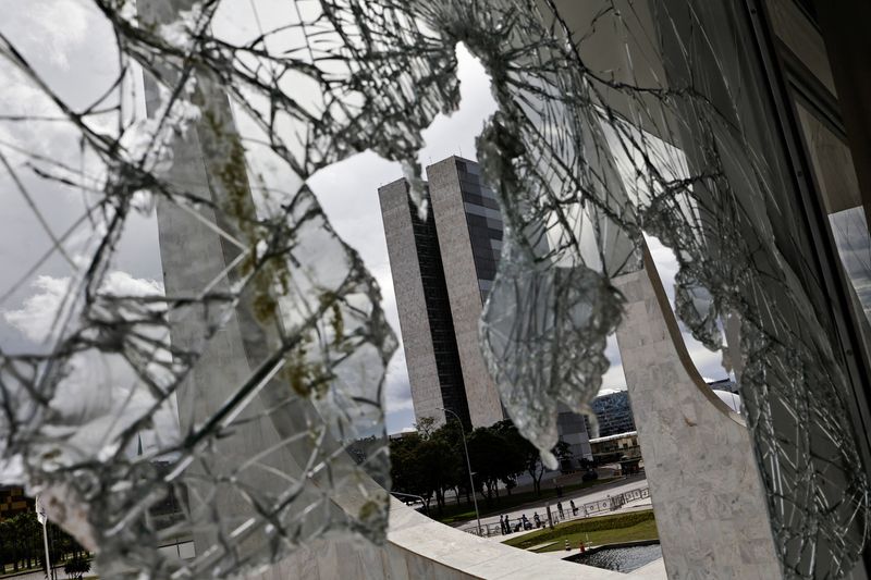 &copy; Reuters. Janela quebrada no Palácio do Planalto após ataque em 8 de janeiro
09/01/2023
REUTERS/Ueslei Marcelino