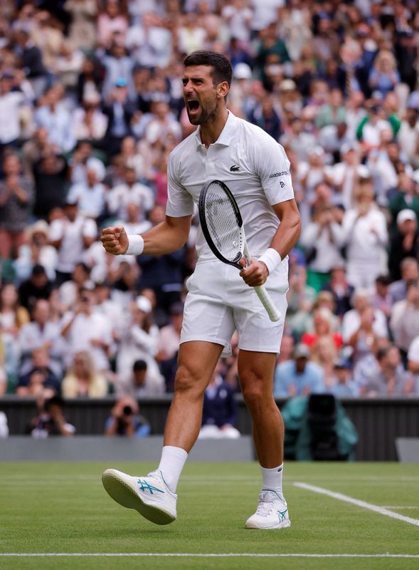 &copy; Reuters. Djokovic comemora vitória sobre Rublev em Wimbledon 
11/07/2023
REUTERS/Andrew Couldridge