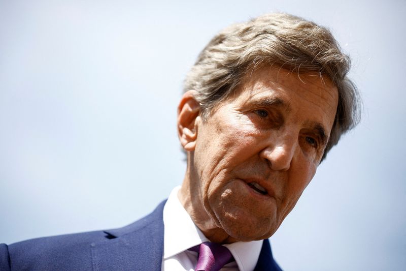 &copy; Reuters. FILE PHOTO: U.S. Special Presidential Envoy for Climate John Kerry speaks during an interview with Reuters after meeting with Pope Francis, near the Vatican in Rome, Italy, June 19, 2023. REUTERS/Guglielmo Mangiapane/File Photo