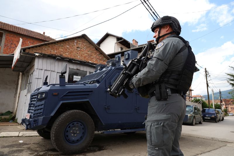 Kosovo moves to lower tensions in Serb majority area