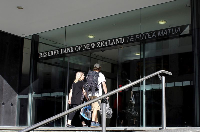 &copy; Reuters. FILE PHOTO: Two people walk towards the entrance of the Reserve Bank of New Zealand located in the New Zealand capital city of Wellington, March 22, 2016. REUTERS/Rebecca Howard/File Photo