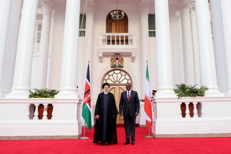 &copy; Reuters. الرئيس الكيني وليام روتو يلتقي نظيره الإيراني إبراهيم رئيسي خلال زيارته الرسمية لنيروبي يوم الأربعاء. صورة لرويترز من وكالة غرب آسيا للأنب