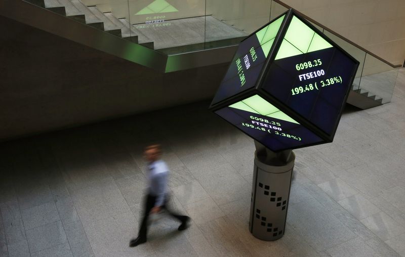 &copy; Reuters. FILE PHOTO: A man walks through the lobby of the London Stock Exchange in London, Britain August 25, 2015.  REUTERS/Suzanne Plunkett