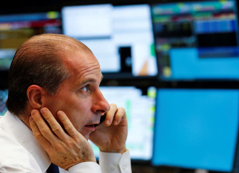 © Reuters. FILE PHOTO: A trader works at the Frankfurt stock exchange, amid the coronavirus disease (COVID-19) outbreak, in Frankfurt, Germany, December 30, 2020. REUTERS/Ralph Orlowski