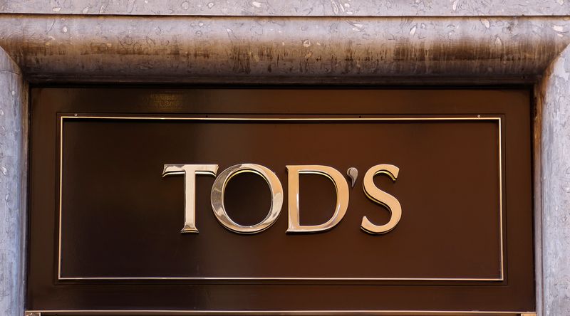 &copy; Reuters. Il logo di Tod's in un negozio del centro di Roma, Italia 10 febbraio 2016. REUTERS/Tony Gentile/File Photo