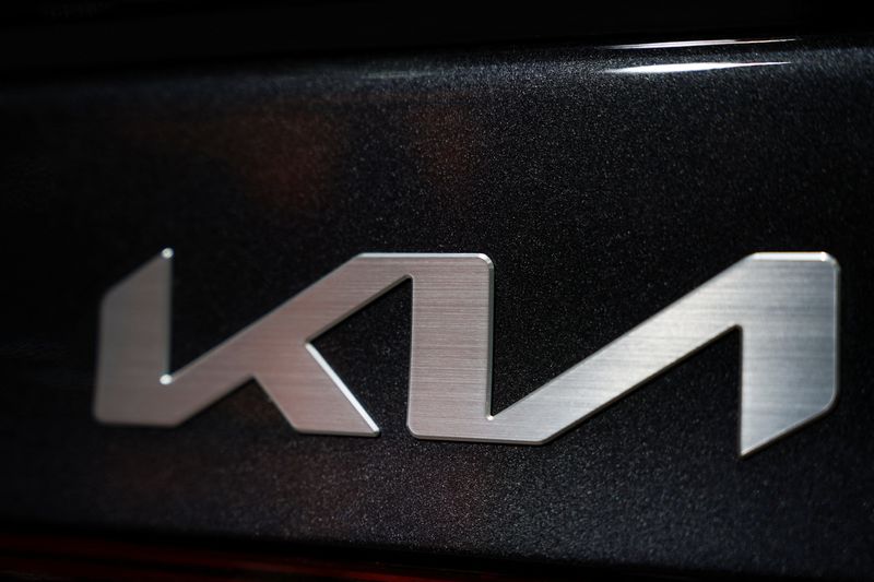 &copy; Reuters. A KIA logo is seen during the New York International Auto Show, in Manhattan, New York City, U.S., April 5, 2023. REUTERS/David 'Dee' Delgado/File Photo