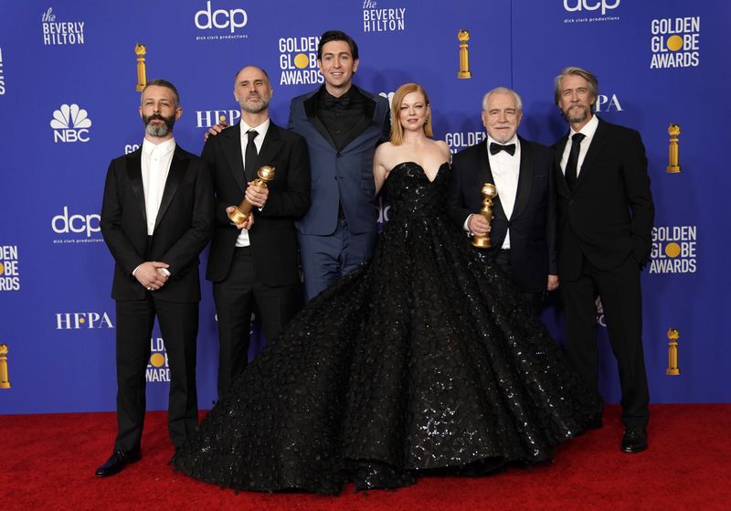 &copy; Reuters. Elenco de "Succession" posa para foto após cerimônia do Globo de Ouro
05/01/2020
REUTERS/Mike Blake