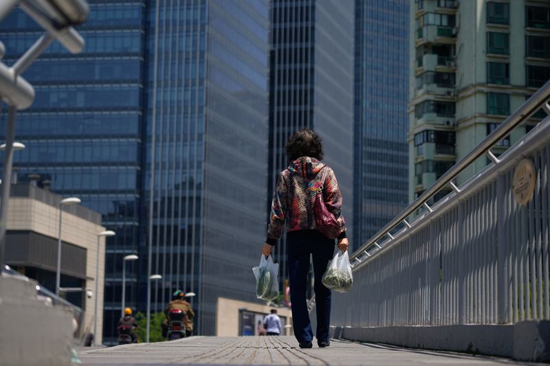 &copy; Reuters. FILE PHOTO: A woman walks on a bridge in Shanghai, China, May 9, 2023. REUTERS/Aly Song