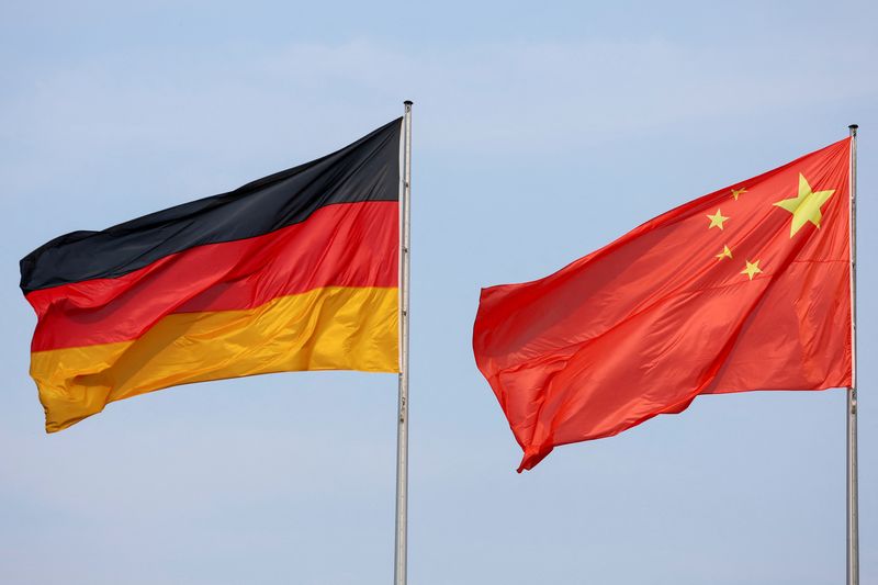&copy; Reuters. FILE PHOTO: The flags of Germany and China are seen ahead of a meeting between German Chancellor Olaf Scholz and Chinese Premier Li Qiang in Berlin, Germany, June 19, 2023. REUTERS/Fabrizio Bensch