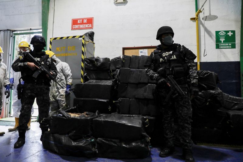 &copy; Reuters. FILE PHOTO: Police officers keep watch next to sacks containing cocaine packages before the incineration of more than nine tons of cocaine seized during different operations, according to the Ecuador's Interior Ministry, in a warehouse at an undisclosed l