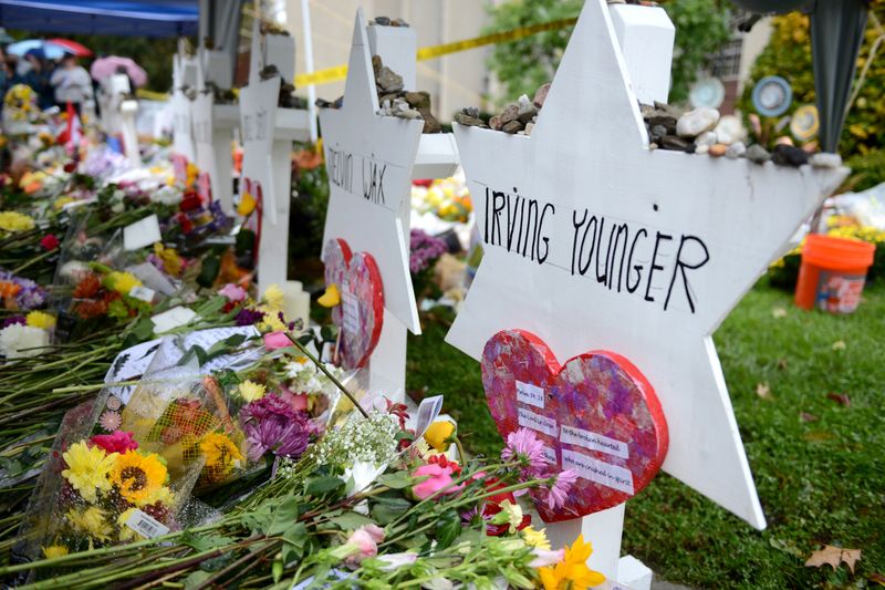 &copy; Reuters. FILE PHOTO: Flowers and other items have been left as memorials outside the Tree of Life synagogue following last Saturday's shooting in Pittsburgh, Pennsylvania, U.S., November 3, 2018.  REUTERS/Alan Freed/File Photo