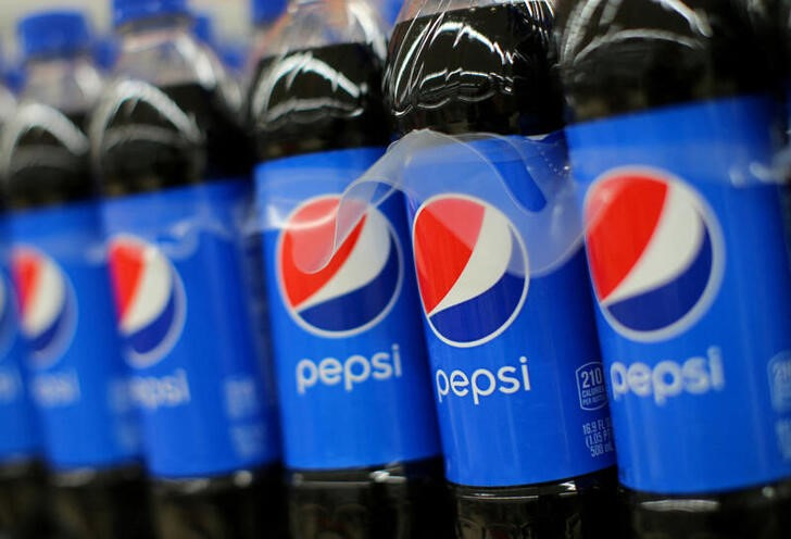 &copy; Reuters. Imagen de archivo de botellas de Pepsi en un supermercado de Compton, California, EEUU. 10 enero 2017. REUTERS/Mike Blake