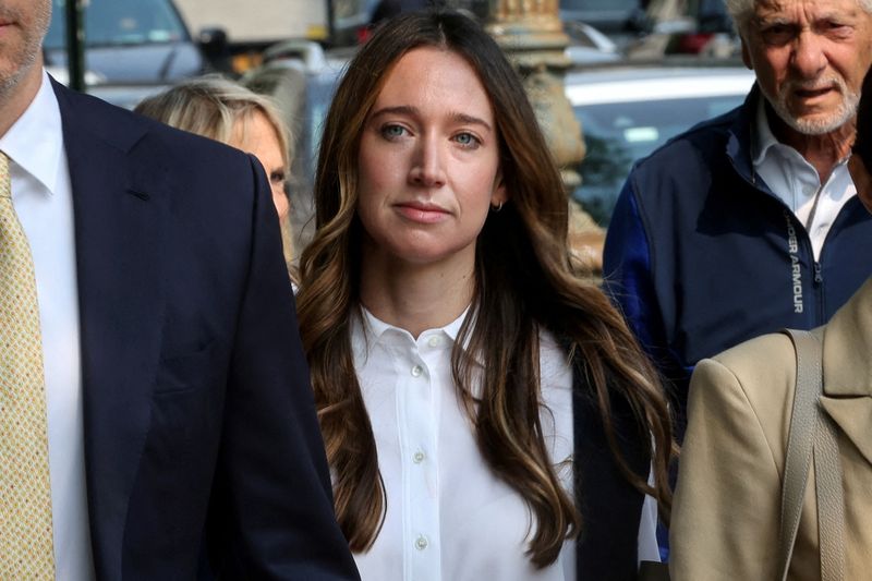 &copy; Reuters. FILE PHOTO: Charlie Javice, who is charged with defrauding JPMorgan Chase & Co into buying her now-shuttered college financial aid startup Frank for $175 million in 2021, arrives at United States Court in Manhattan in New York City, U.S., June 6, 2023. RE