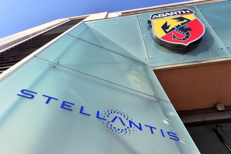&copy; Reuters. Photo du logo de Stellantis à l'usine Mirafiori de Turin. /Photo prise à Turin, Italie/REUTERS/Massimo Pinca